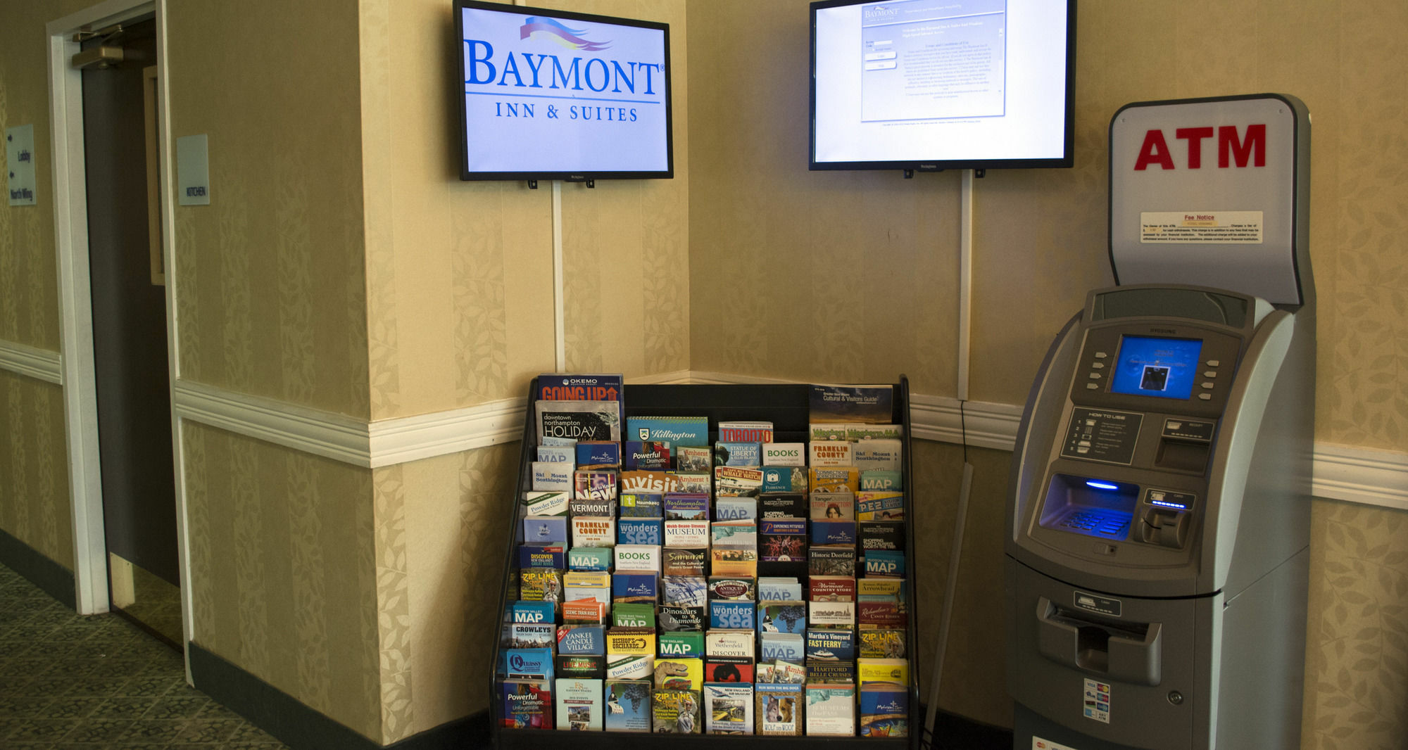Отель Baymont By Wyndham East Windsor Bradley Airport Экстерьер фото