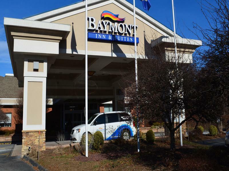 Отель Baymont By Wyndham East Windsor Bradley Airport Экстерьер фото