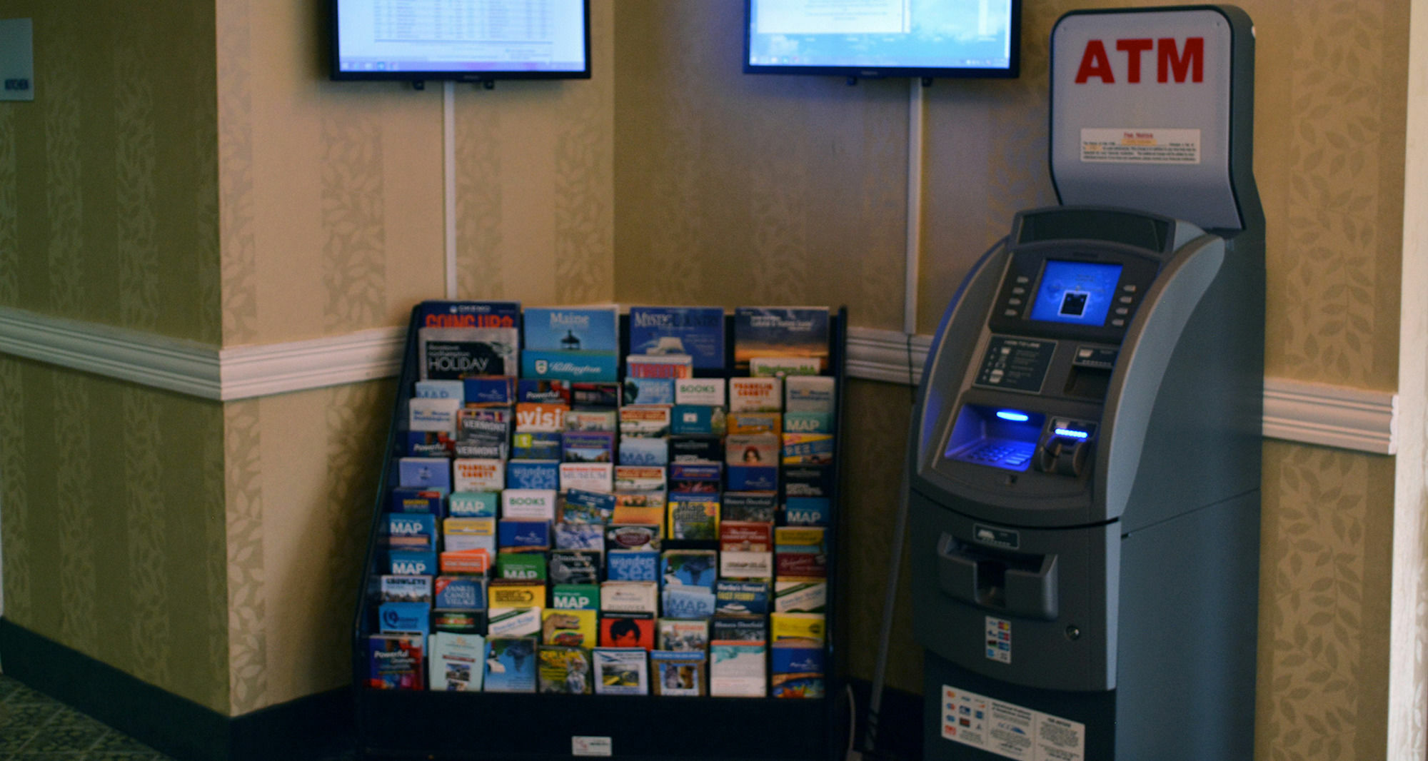 Отель Baymont By Wyndham East Windsor Bradley Airport Экстерьер фото