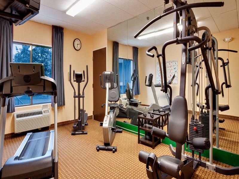 Отель Baymont By Wyndham East Windsor Bradley Airport Экстерьер фото