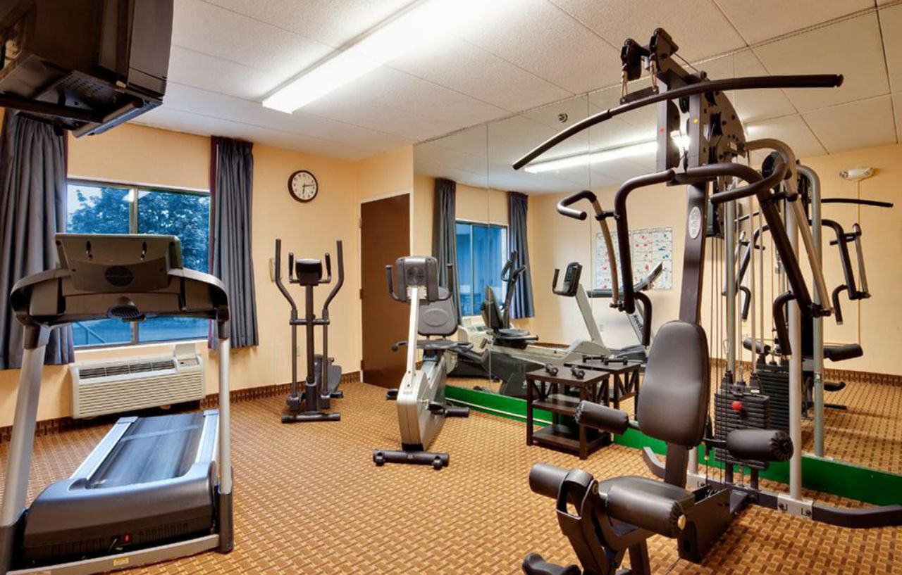 Отель Baymont By Wyndham East Windsor Bradley Airport Экстерьер фото